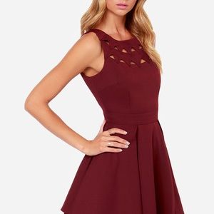 LULUS Burgundy Dress - Perfect for Holidays 💃🏻